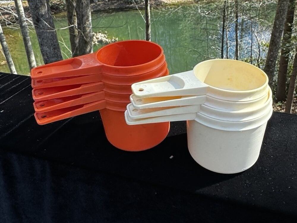Vtg 1960’s Tupperware Measuring Cups Orange & White Kitchen Cooking -A19